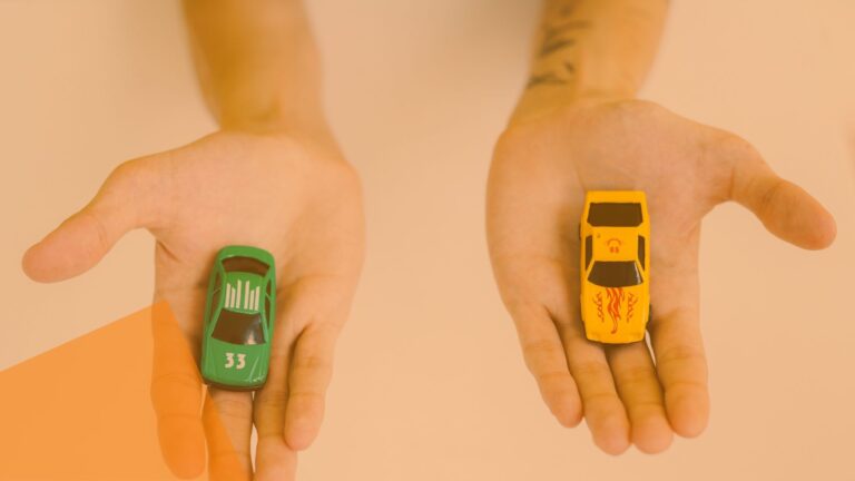 Vergleich zwei Spielzeugautos